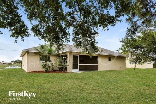 Building Photo - 2014 NW 16th Pl