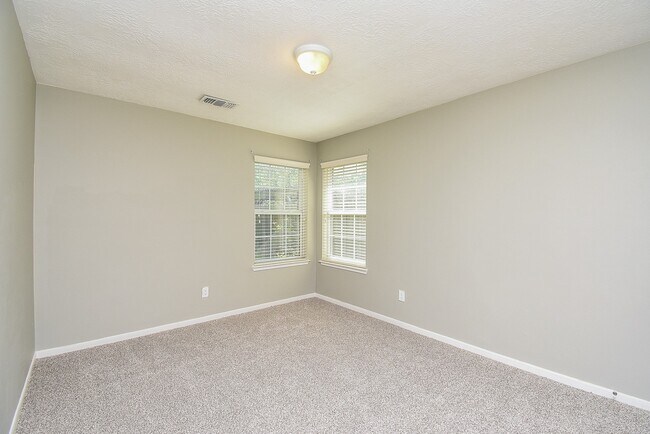Building Photo - 807 Hyacinth Pl