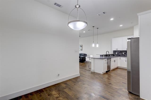 Building Photo - 6043 Rivendell Dr