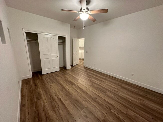 Building Photo - 5701 W Country Ave