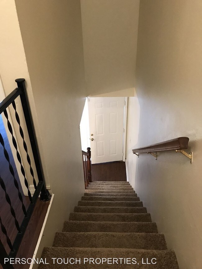 Building Photo - 3023 Toulon Dr