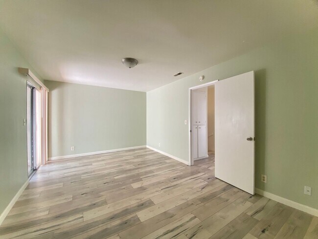 Building Photo - Charming 2-Bedroom Townhouse in Fremont - ...