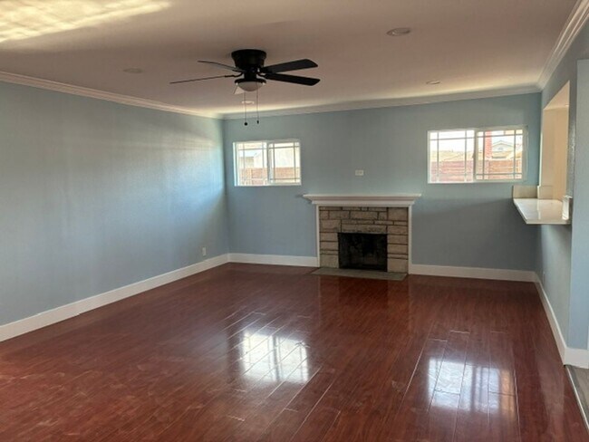 Building Photo - 5 Bedroom 4 Bath House in Garden Grove