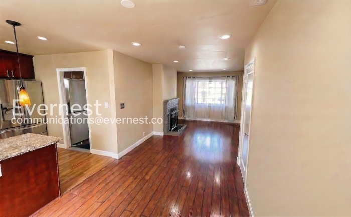 Building Photo - 1936 Shoreview Ave