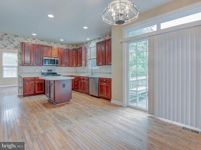 Building Photo - 817 Santmyer Dr SE