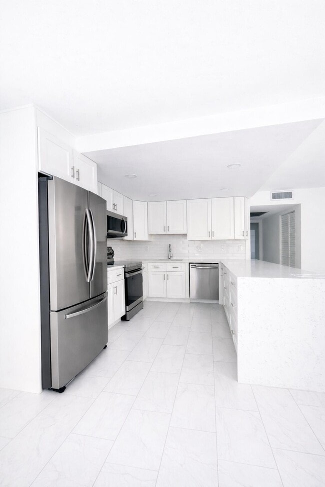 Building Photo - 2003 Lincoln A