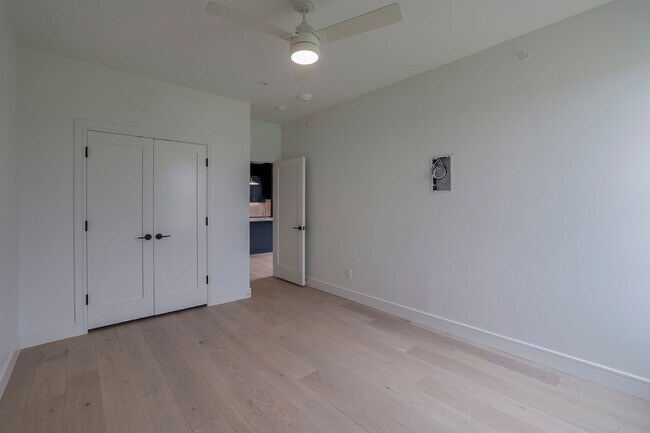 Building Photo - 309 W Daggett Ave