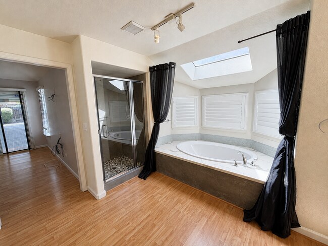 Building Photo - 8036 Glenbar Way