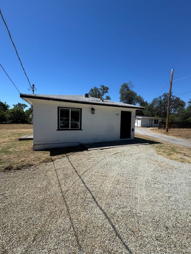 Building Photo - CUTE 2 BED 1 BATH HOUSE