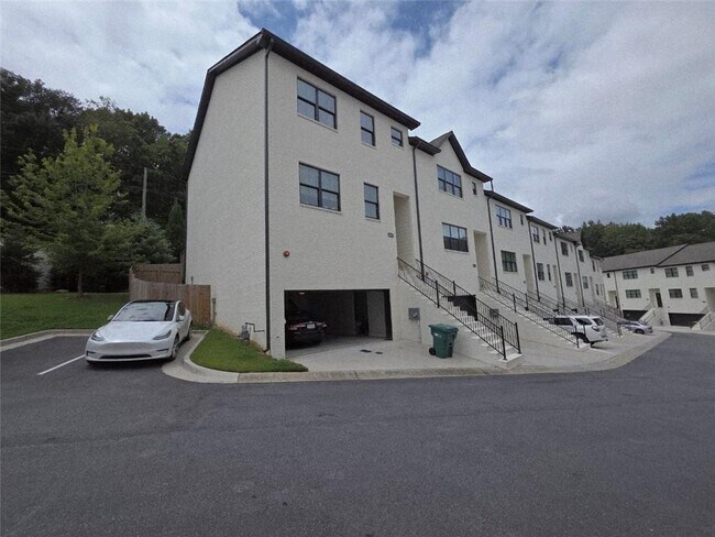 Building Photo - 8020 Linfield Way