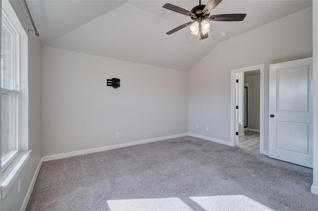 Building Photo - 6400 SE 87th St