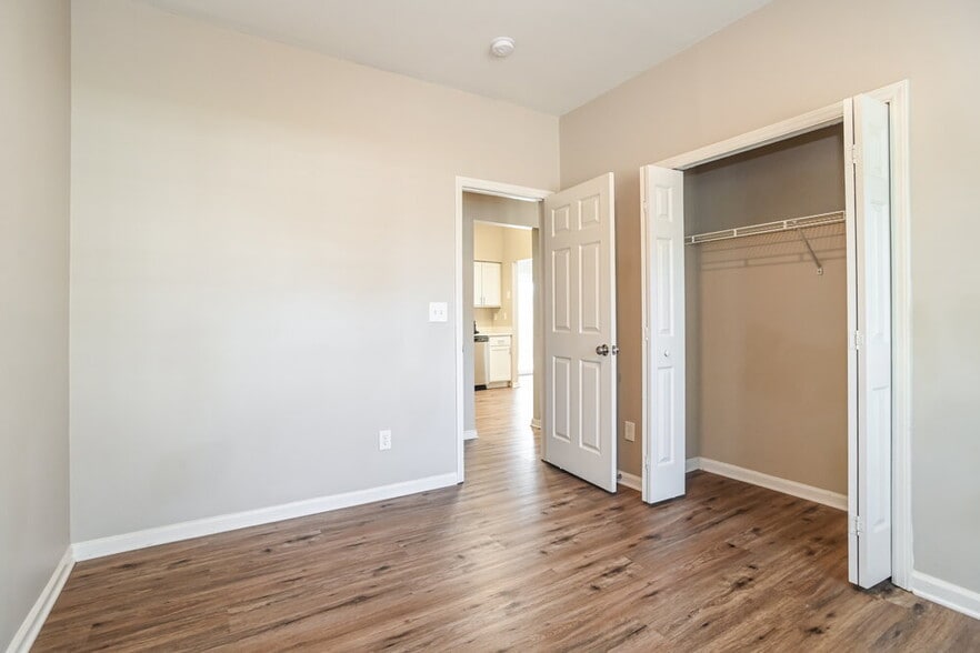 Building Photo - 2117 David Earl Dr