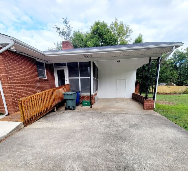 Building Photo - Spacious 3 Bed, 2 Bath Home in Graham, NC - Available for Rent!