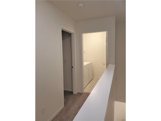 Building Photo - 10 Bridgewater Trail