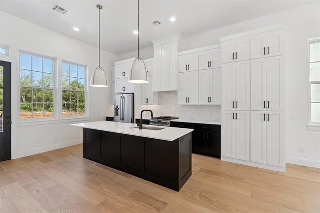 Building Photo - 18821 Selah Wy