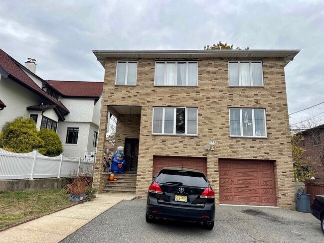 Primary Photo - 239 Morningside Ave