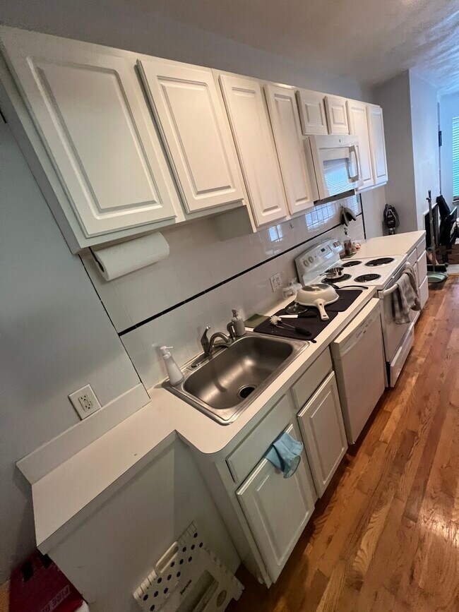 Building Photo - 57 Westland Ave