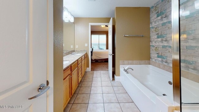 Building Photo - 2228 Beach Dr