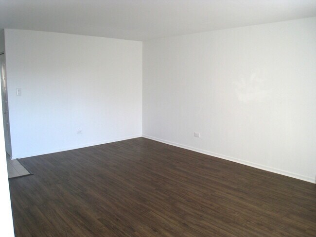 Building Photo - 187 Pickwick Dr