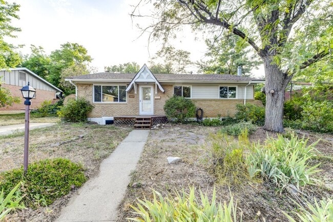 Building Photo - Beautiful and LARGE 4 bed 3 bath Home in Desirable Table Mesa Neighborhood with Full Basement.