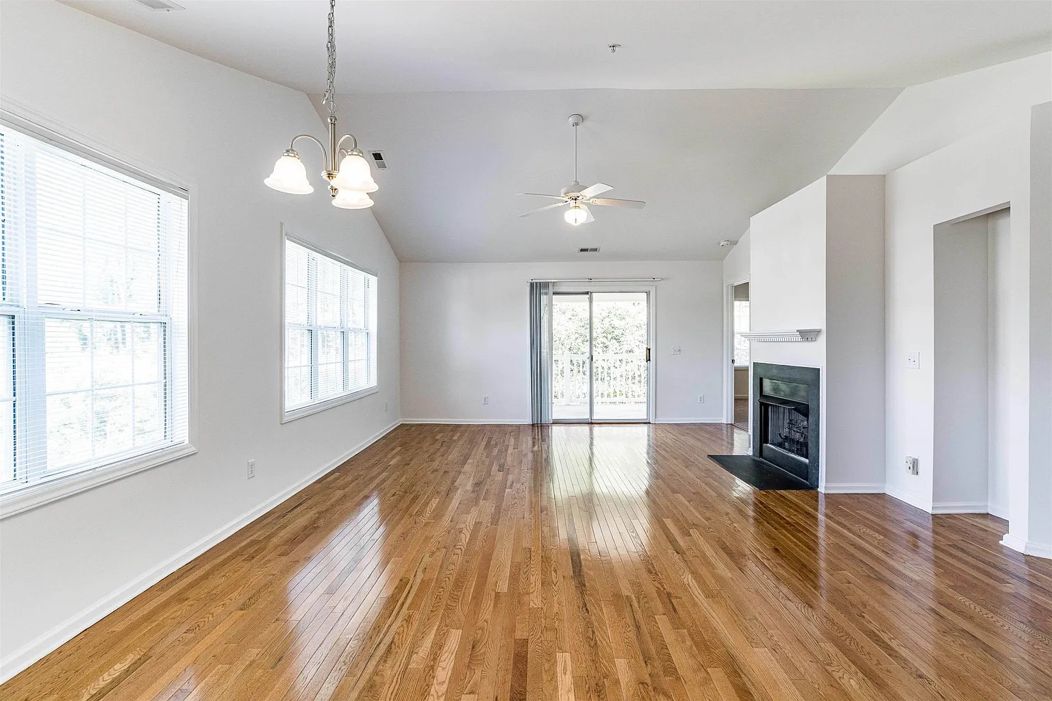 Building Photo - Room in Condo on Chenille Dr