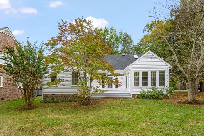 Building Photo - Renovated Glenmore Cottage