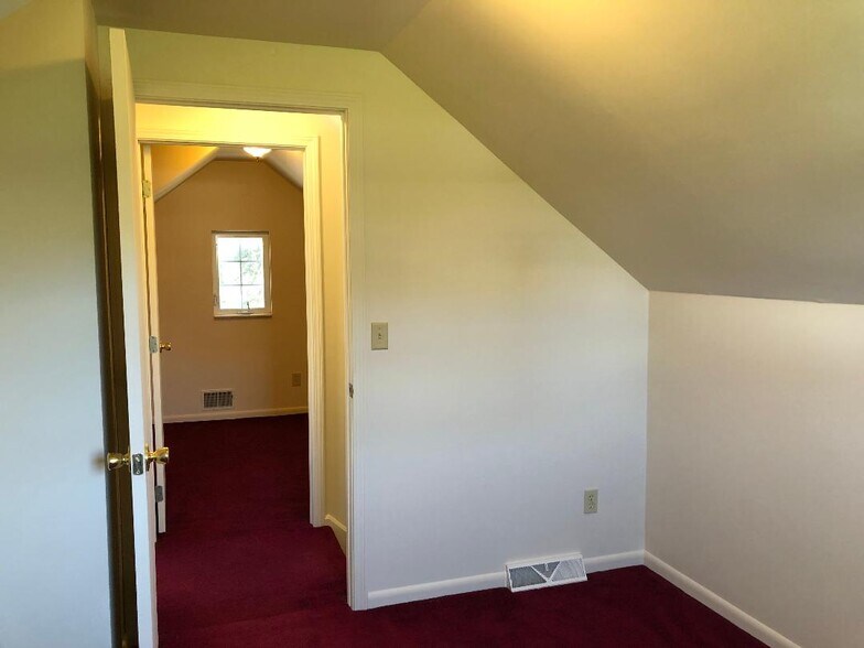 Bedroom - 435 Highfield Ave