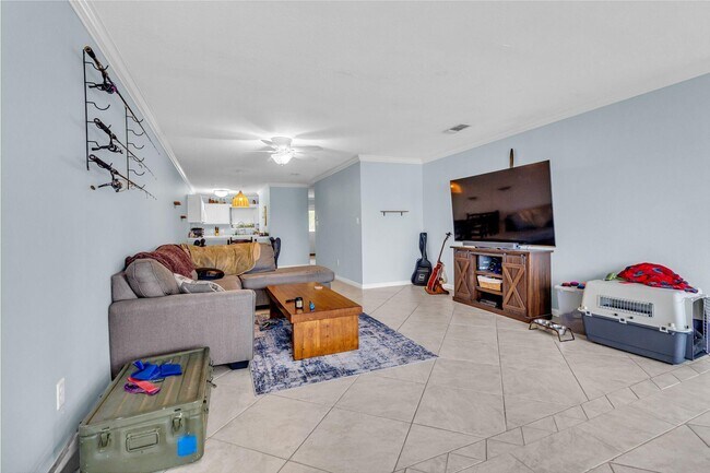 Building Photo - 251 Shalimar Dr