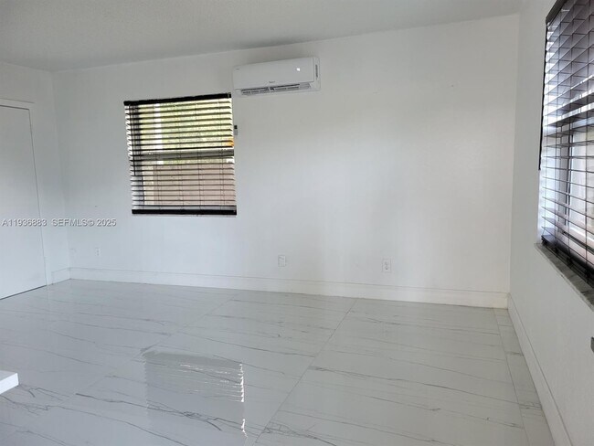 Building Photo - 1300 NW 4th Ave