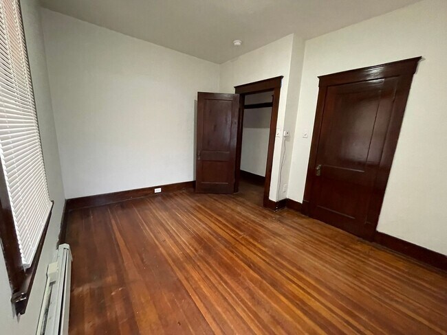 Building Photo - 1124 Lake Ave
