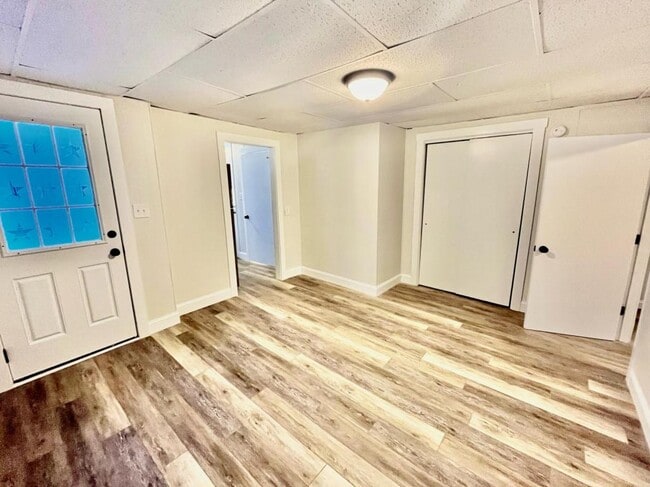 Building Photo - 416 Main St