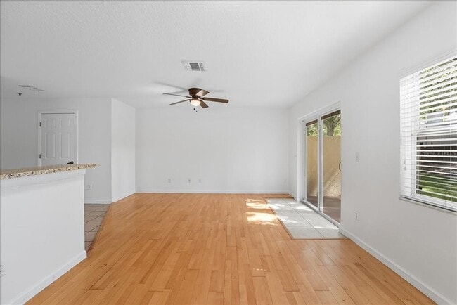 Building Photo - 221 Sterling Springs Ln