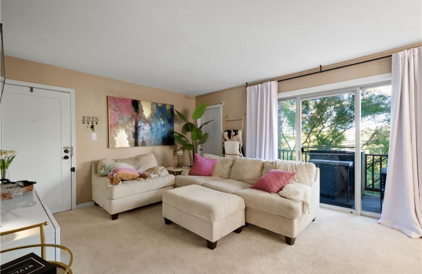 Building Photo - 110 Jamestown Dr