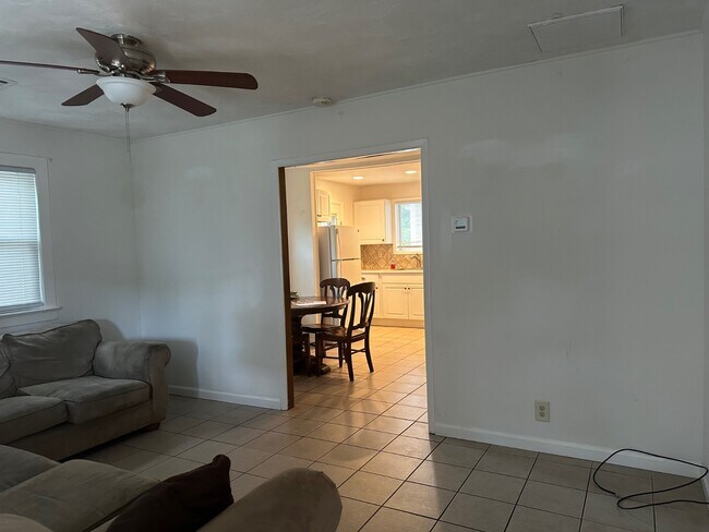 Building Photo - 507 Barton Ave