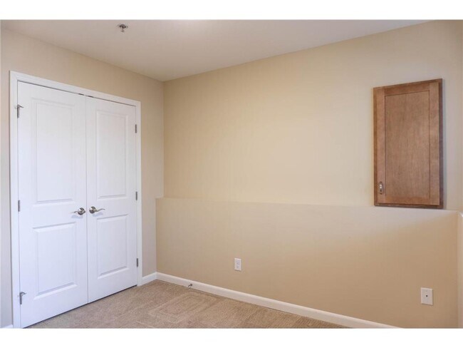 Building Photo - 2980 Clover Ridge Dr