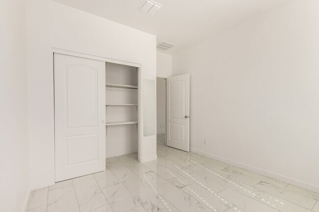 Building Photo - One Of A Kind Home For Rent In Buckeye!