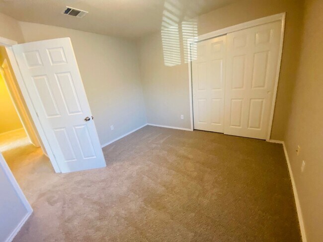 Building Photo - Great Home in Willow Run!