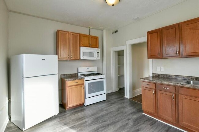 Building Photo - 536 S 30th St