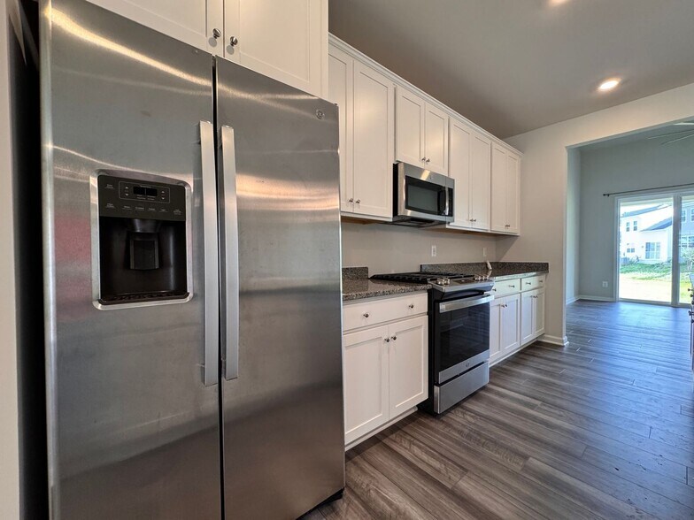 Building Photo - 3672 Isaac Cir