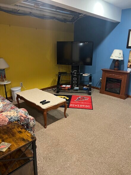 Building Photo - 310 N 1st St