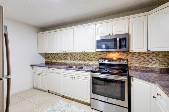 Building Photo - 4245 Landar Dr