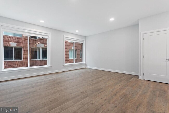 Building Photo - 635 Slaters Ln
