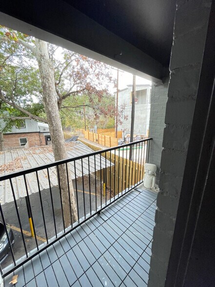 Building Photo - 2020 S Congress Ave