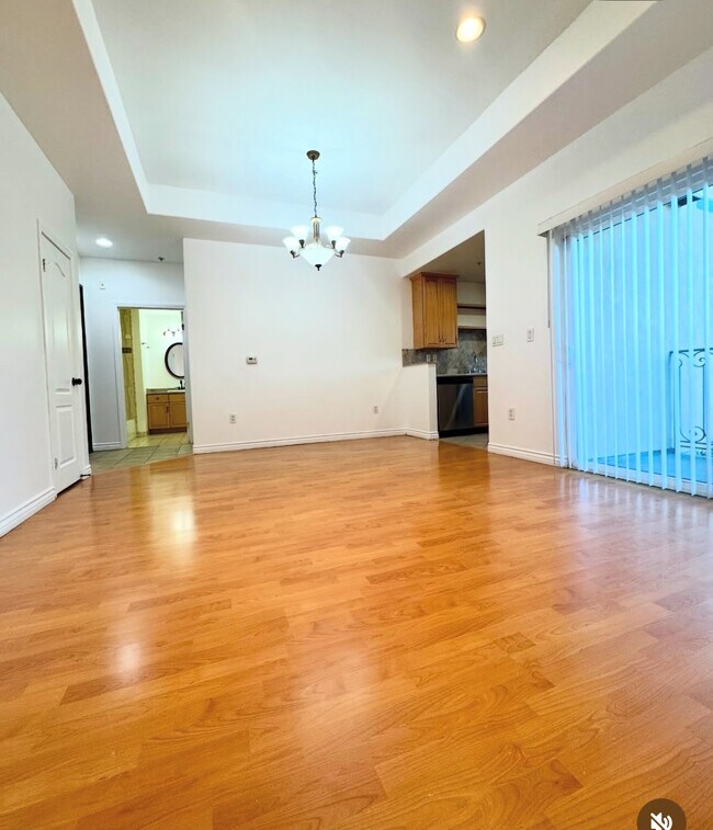 Building Photo - 303 W Verdugo Ave