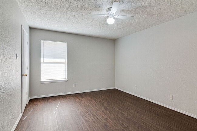 Building Photo - Updated 2022