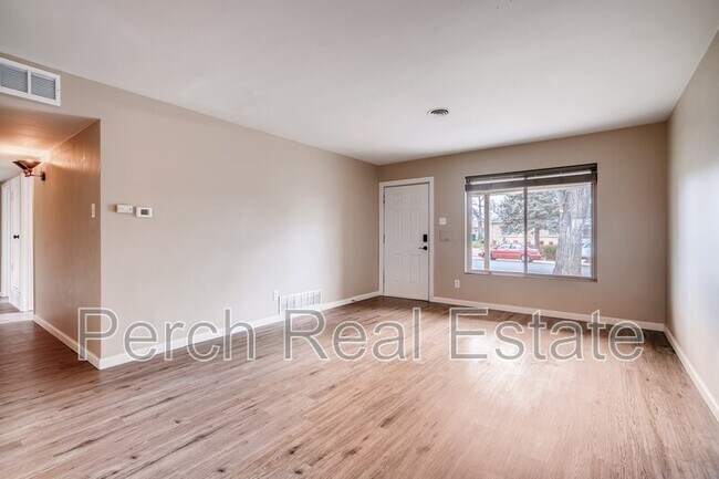 Building Photo - 1054 N Revere St