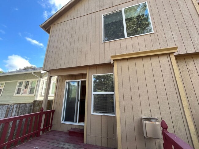 Building Photo - 3-Bedroom, 2-Bath, 1454sq ft Home!