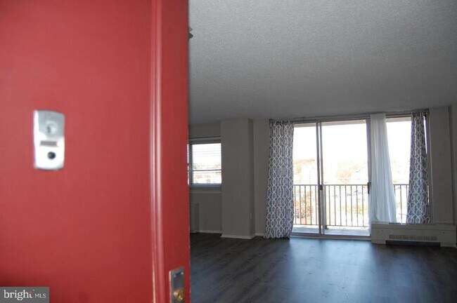 Building Photo - 1225 Martha Custis Dr