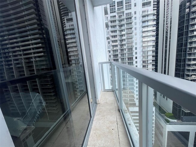 Building Photo - 1060 Brickell Ave