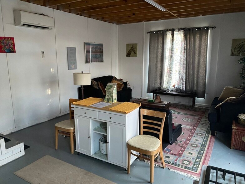 Building Photo - 1151 Pen Park Rd